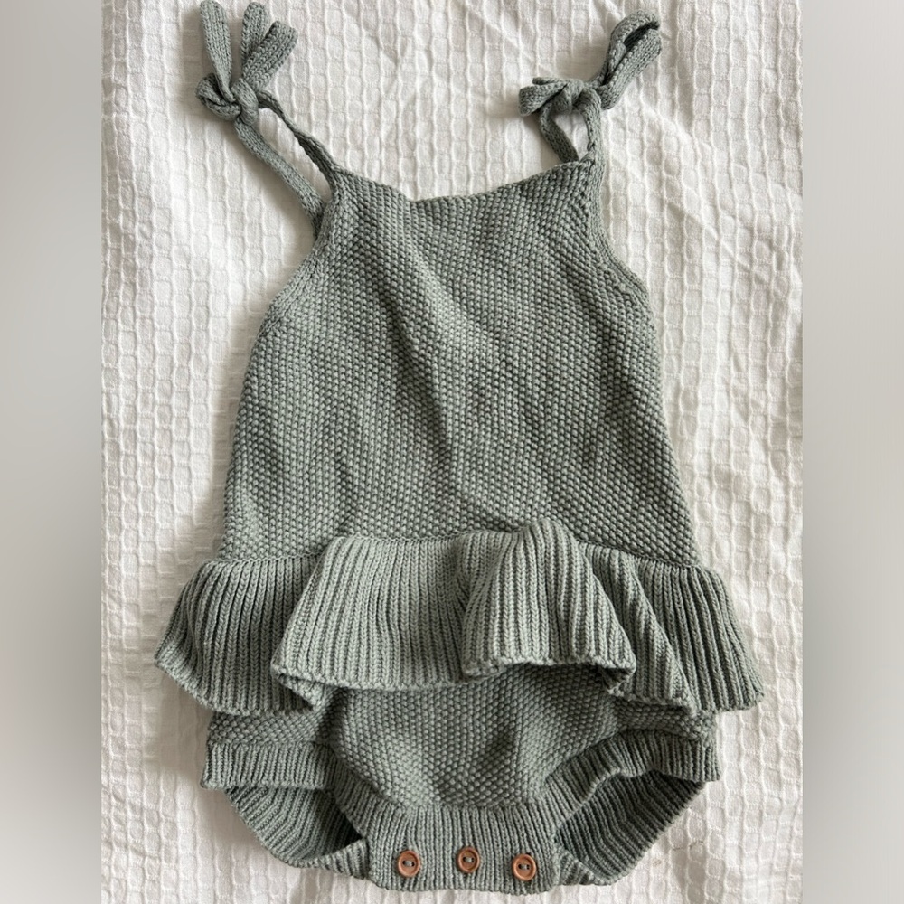 EUC Quincy Mae Sage Green Knit Romper, 12 - 18 mos